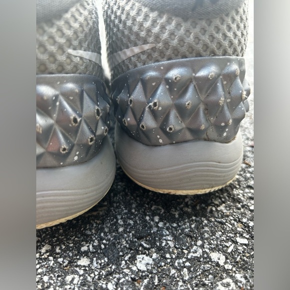 Nike Kyrie 1 - Wolf Grey(Men’s 6.5) - Picture 8 of 14